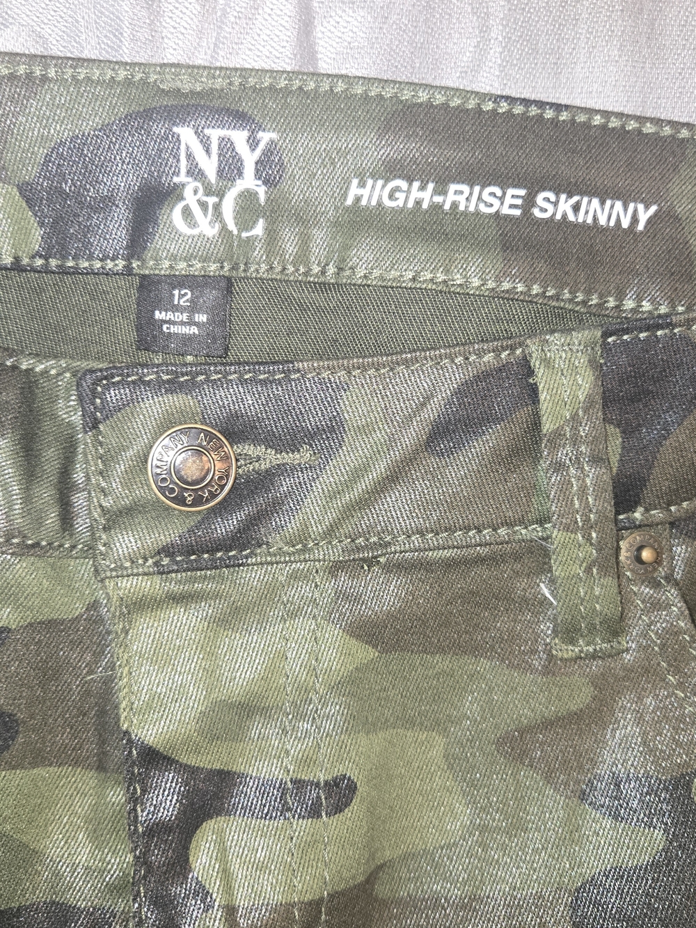 New York & Company Women's Skinny Camo Pants - Green/Black - Picture 3 of 3